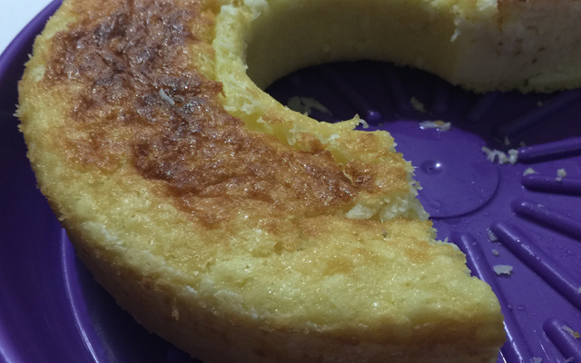 Bolo cremoso de coco (de liquidificador)