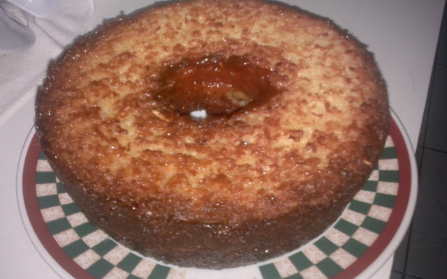 Bolo de macaxeira na calda