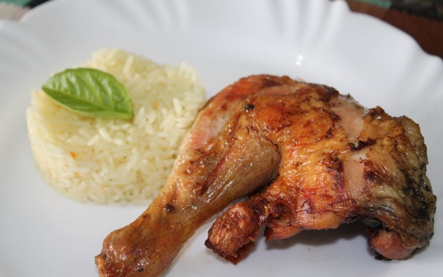 Coxa e sobrecoxa de frango com cerveja