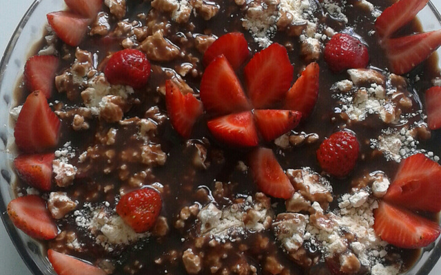 Sobremesa de morangos com suspiro