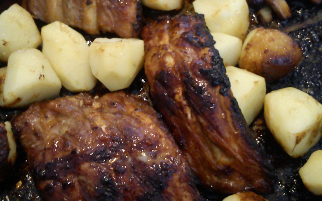 Costelinha de porco assada com mel e limão