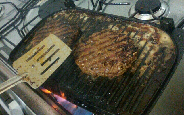 Hambúrguer com toque de alho