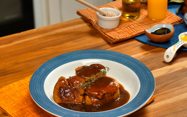 Medalhão suíno com molho de laranja