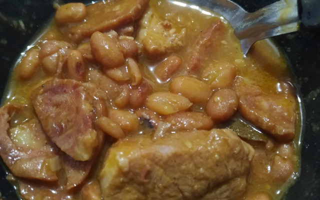 Feijão com carne suína