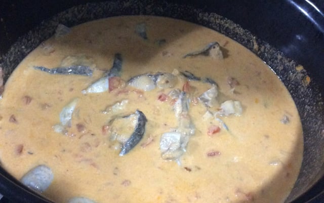 Peixe ao molho de cebolas
