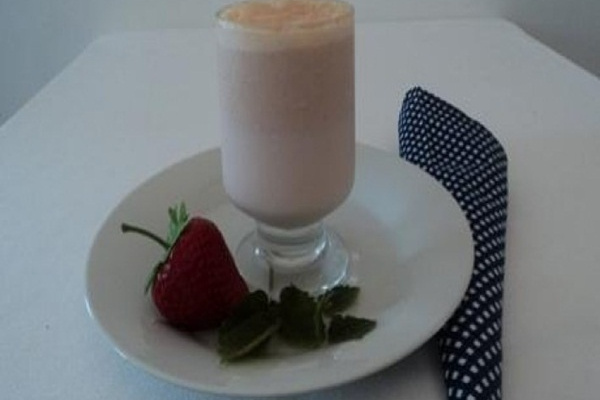 Vitamina de morango e limão siciliano com Ades