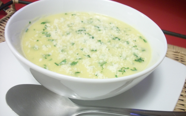 Sopa cremosa de milho verde
