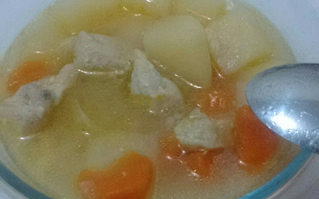 Sopa rápida de legumes com frango