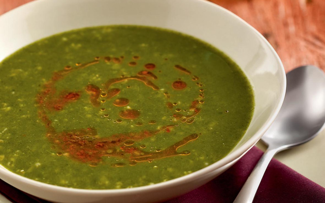 Sopa de agrião com azeite de tomate seco