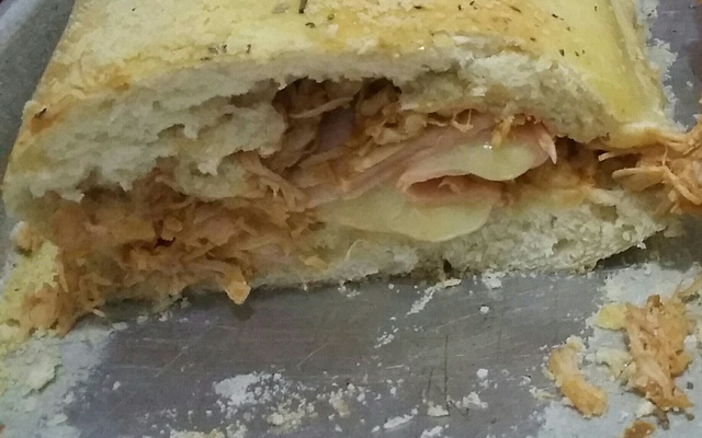 Pão recheado com presunto