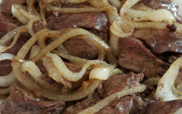 Aperitivo de fígado de galinha