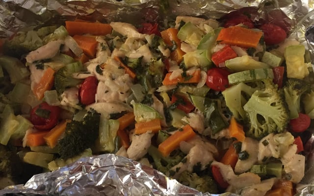 Papelote de frango com legumes