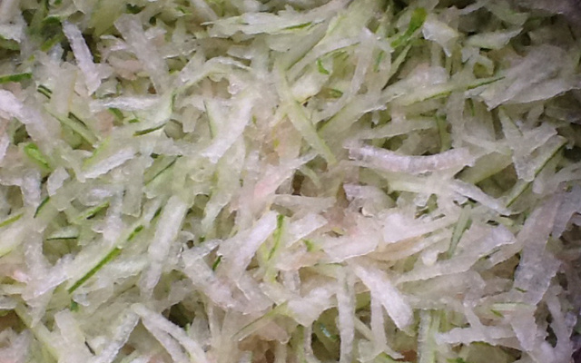 Doce da casca da melancia ralada