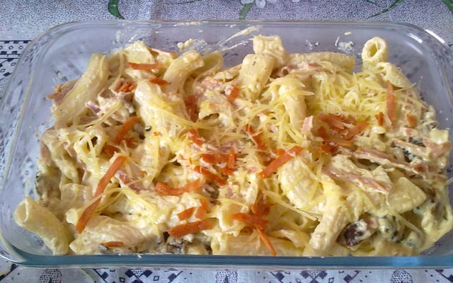 Macarrão com creme de leite e bacon