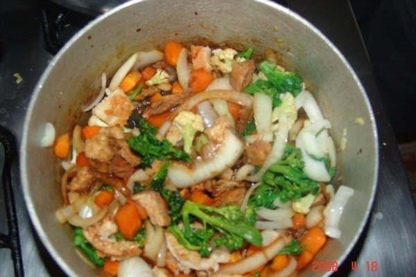 Yakisoba de hamburguer