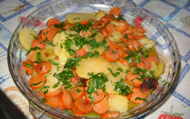 Salsicha com batatas