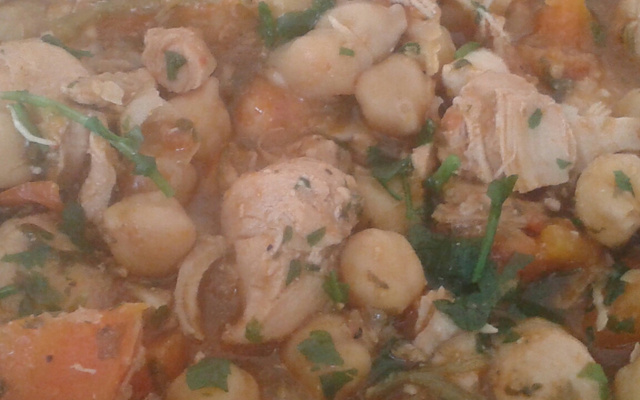 Frango com grão-de-bico