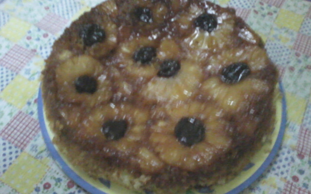 Bolo fácil de abacaxi caramelizado