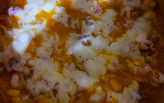 Macarrão com molho de carne moída ao forno