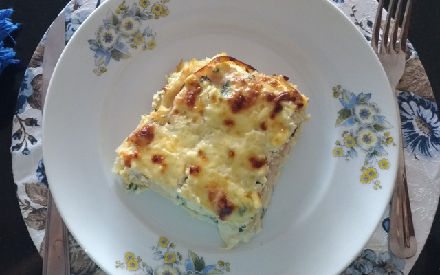 Lasanha de espinafre, ricota e peito de peru