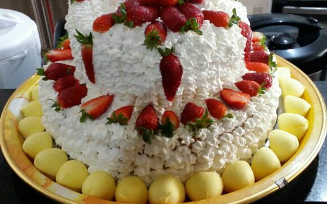 Pão de ló com morangos