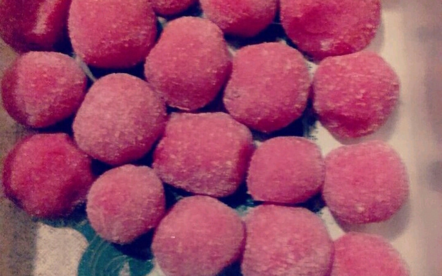 Brigadeiro de morango fácil (bicho de pé)