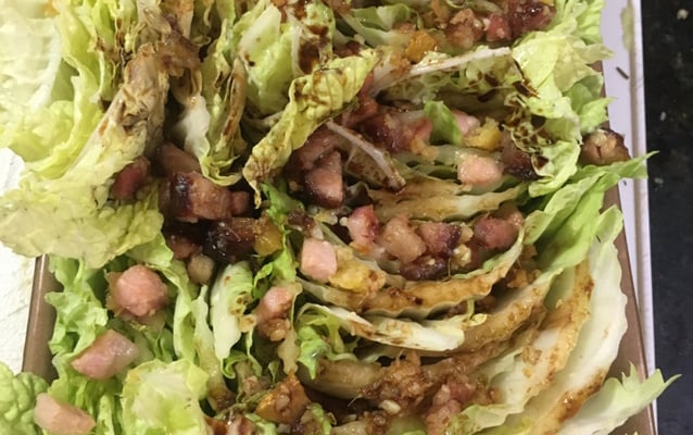 Salada de acelga com alho e gengibre frito