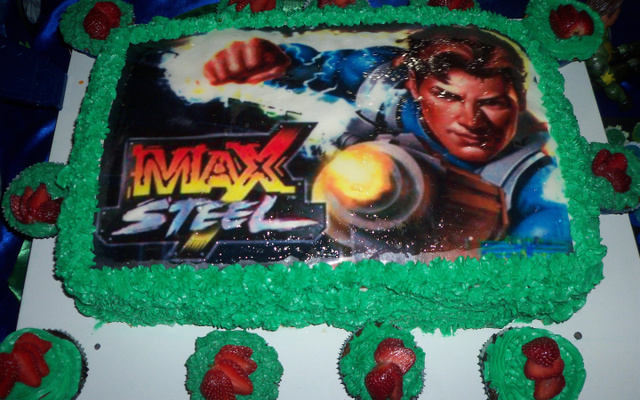 Bolo grande de aniversário