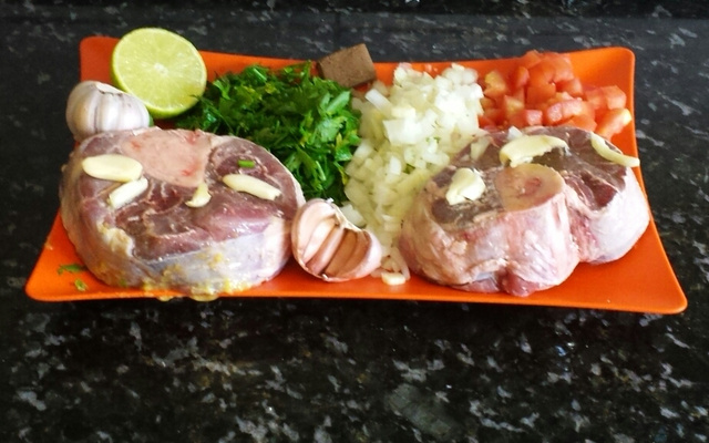 Ossobuco com mostarda e pirão