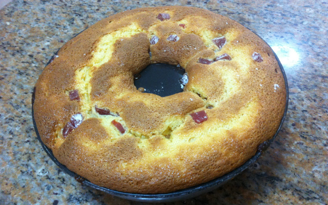 Bolo de fubá com goiabada