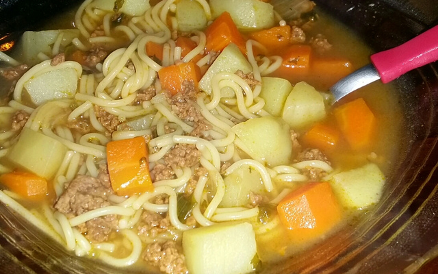 Sopa de legumes e carne