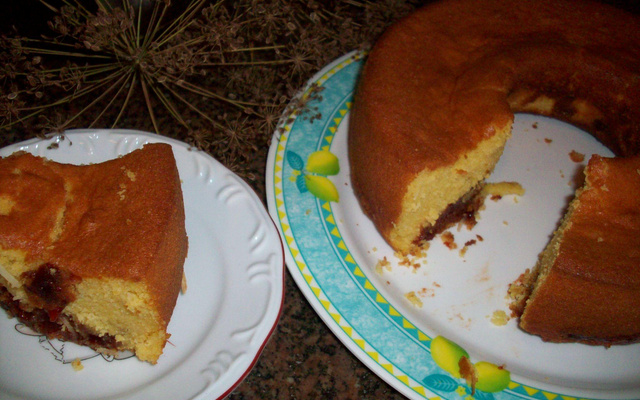 Bolo de fubá com goiabada