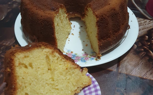 Bolo de laranja com casca batido no liquidificador