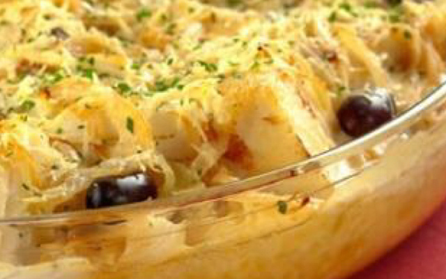 Bacalhau gratinado com creme de mandioca
