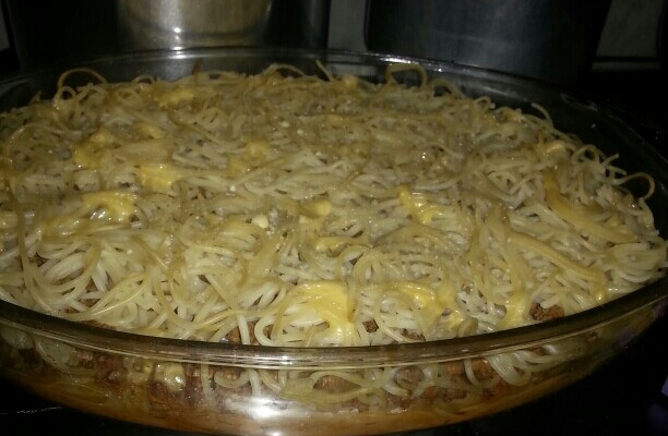 Macarrão com carne moída e molho