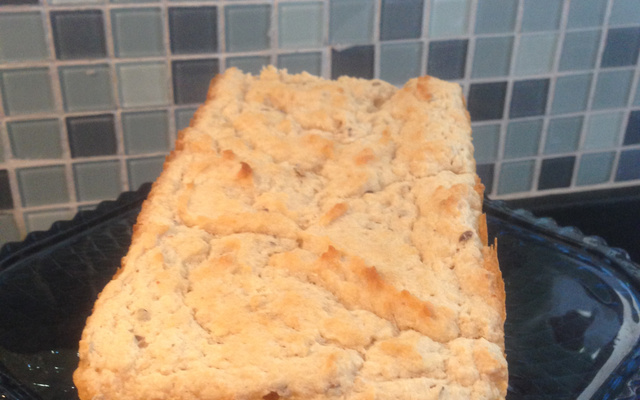 Bolo úmido vegano de massa de mandioca e cajuína