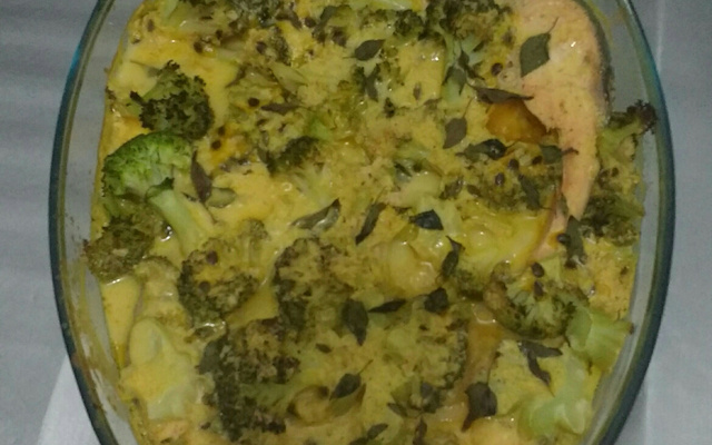 Salmão com brócolis e maracujá