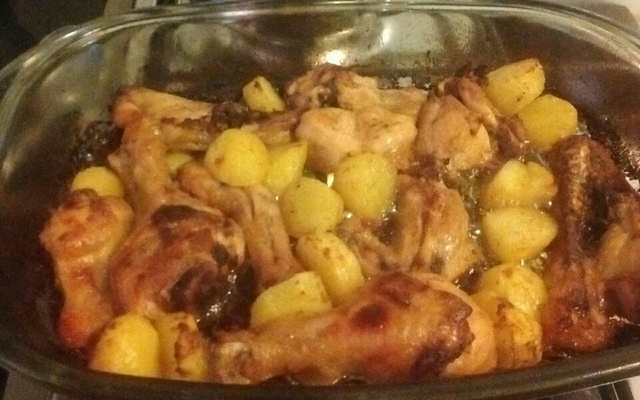 Frango assado em pedaços