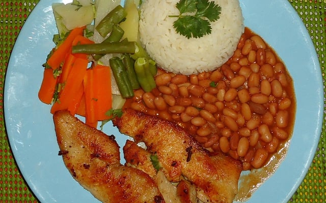 Frango grelhado com legumes