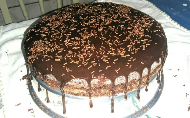 Calda de chocolate fácil para bolo