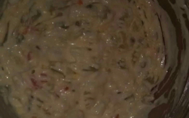 Maionese caseira com molho feito de leite