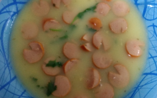 Sopa de batata simples com calabresa