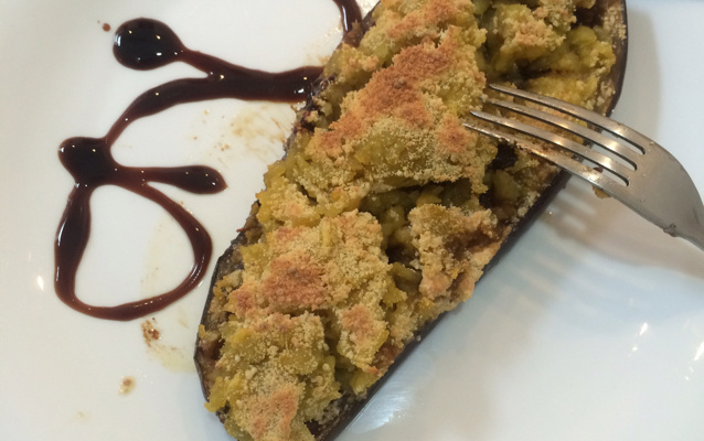 Barcas de berinjela com purê de batata doce