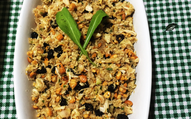 Farofa de frango, passas e castanhas