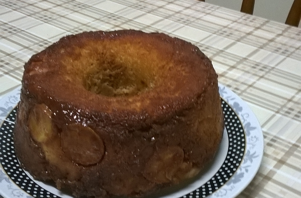 Bolo de banana caramelizado