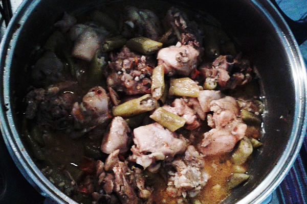 Frango com quiabo picante