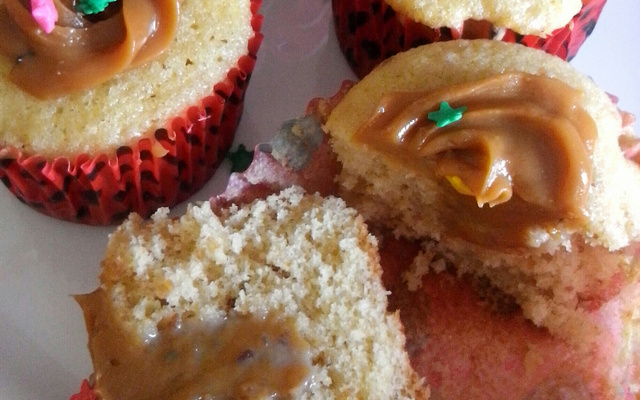 Cupcake de Baunilha com cobertura de Doce de Leite