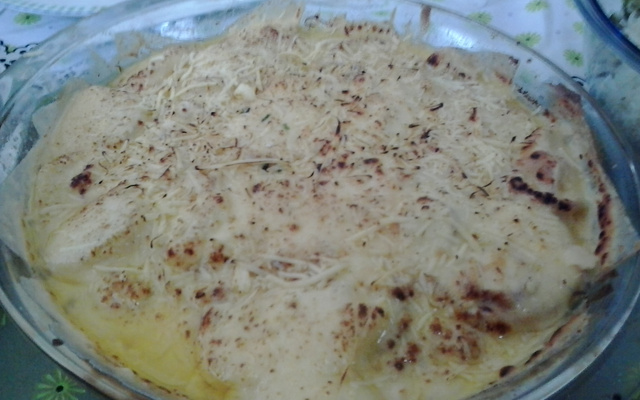 Batatas com cebola roxa ao molho branco