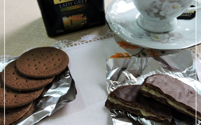Alfajor à base de biscoito maria e recheio de brigadeiro branco da ABIMAPI