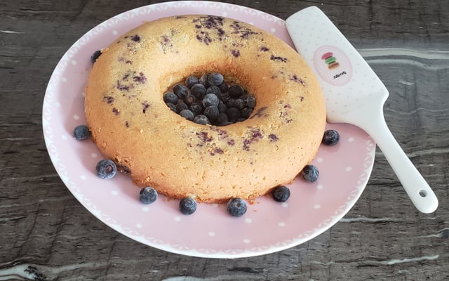 Bolo de limão com mirtilo ou blueberry